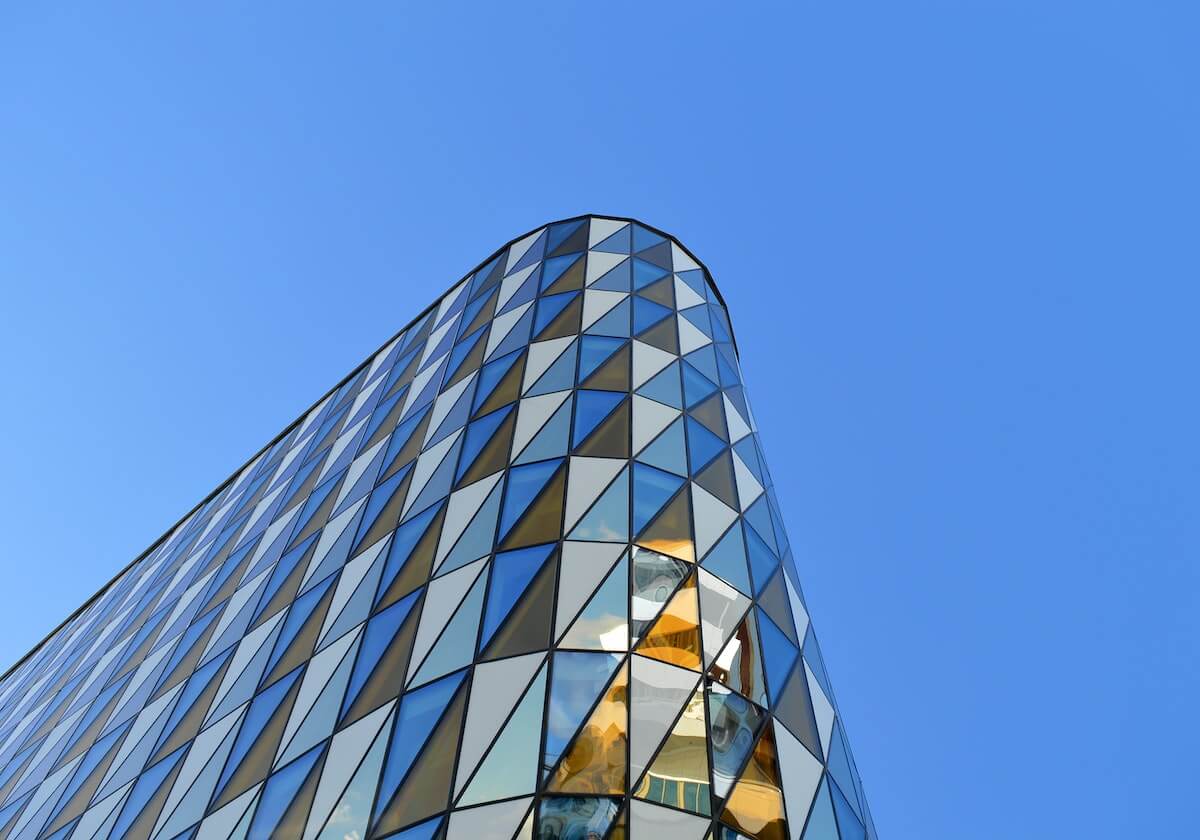 雷速体育官网首页-利雅得胜利晒队内庆祝马内非洲杯夺冠,C罗为他切蛋糕