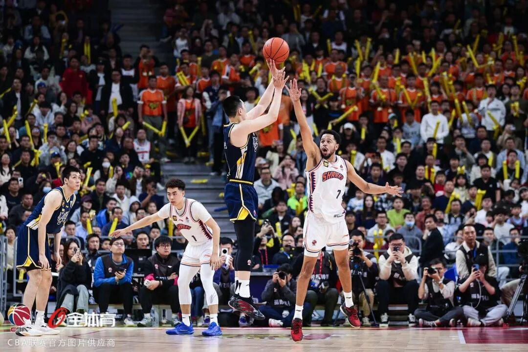 雷速直播官网-1月15日前瞻 I 烽火燃起,华南虎主场硬碰大鲨鱼